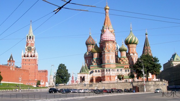 moscovo-catedral-s-basilio-pedaco-das-muralhas-kremlin