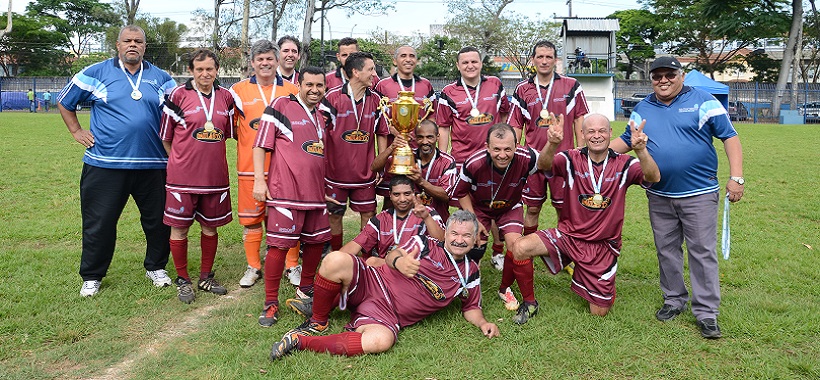 Veteranos do Hoteleirão abrem dia de decisão no CMTC Clube